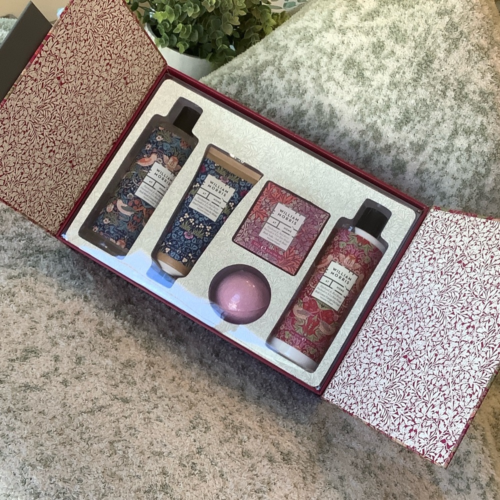William Morris At Home Luxury Body Care Gift Set  NWT England